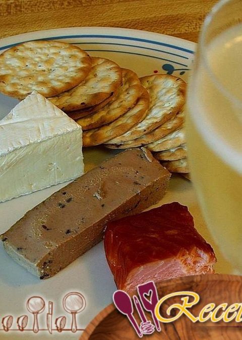 Brie ahumado con conservas de arándanos y nueces